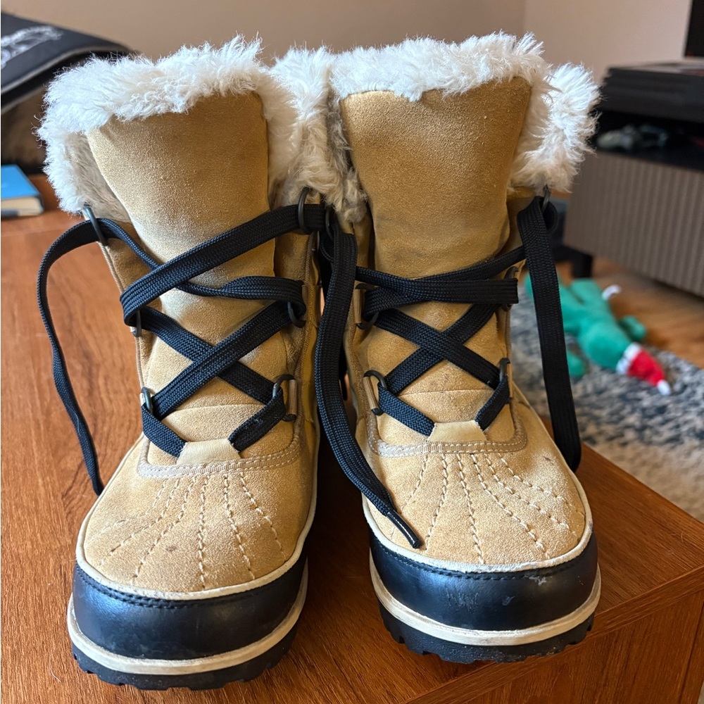 Sorel Women's Tan and Black Winter Fur-Trim Rain Boots